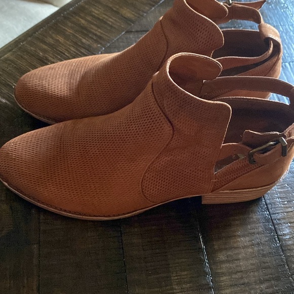 GB booties - Picture 2 of 5